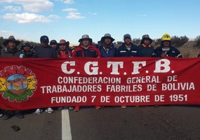 Trabajadores fabriles movilizados por cierre de empresa estatal