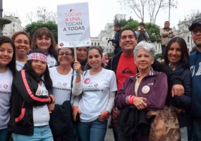 Marcha contra la violencia de género reunió a miles de personas en Perú