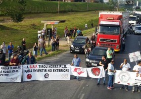 Nova manifestação contra a BRF tem bloqueio de rodovia em São Paulo